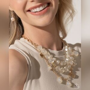 Elegant Gold and Acryllic Necklace Set